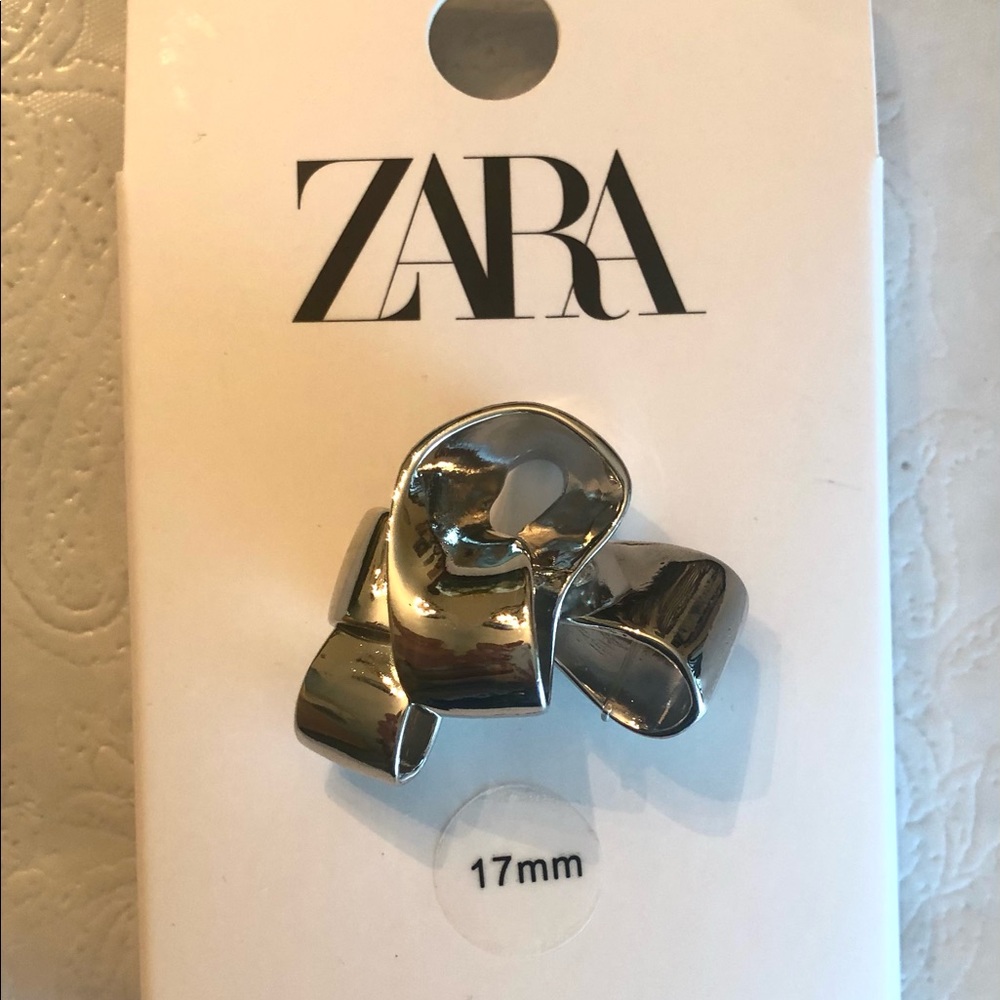 Knot shaped silver ring